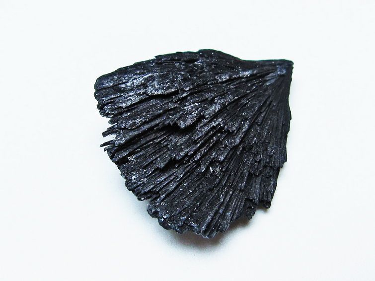 ブラック カイヤナイト 原石 一点物 171-7615