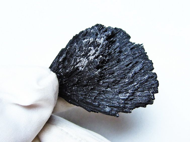 ブラック カイヤナイト 原石 一点物 171-7615