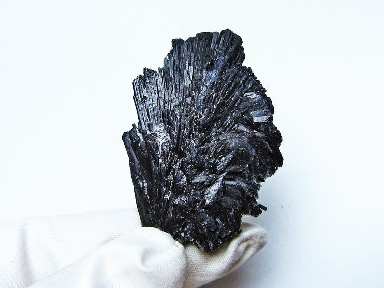 ブラック カイヤナイト 原石 一点物 171-7617