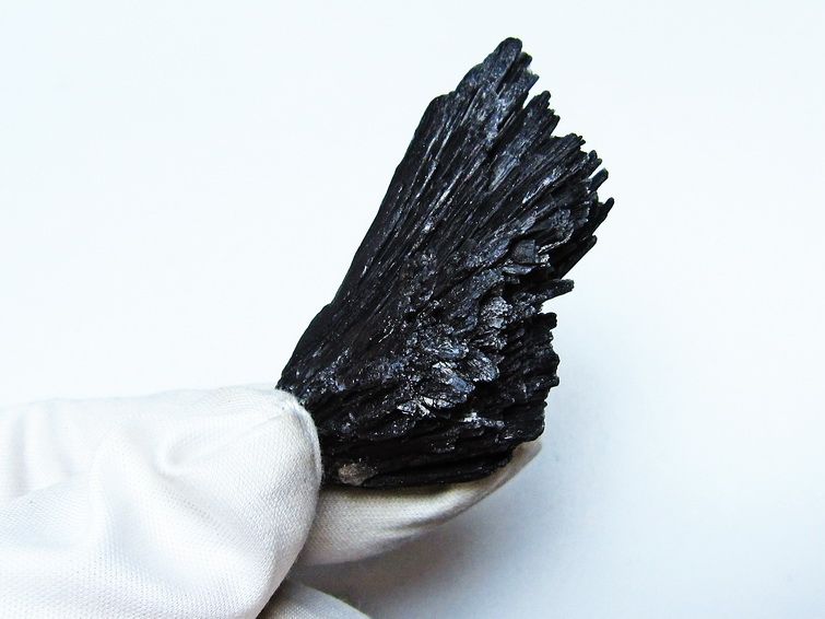 ブラック カイヤナイト 原石 一点物 171-7618