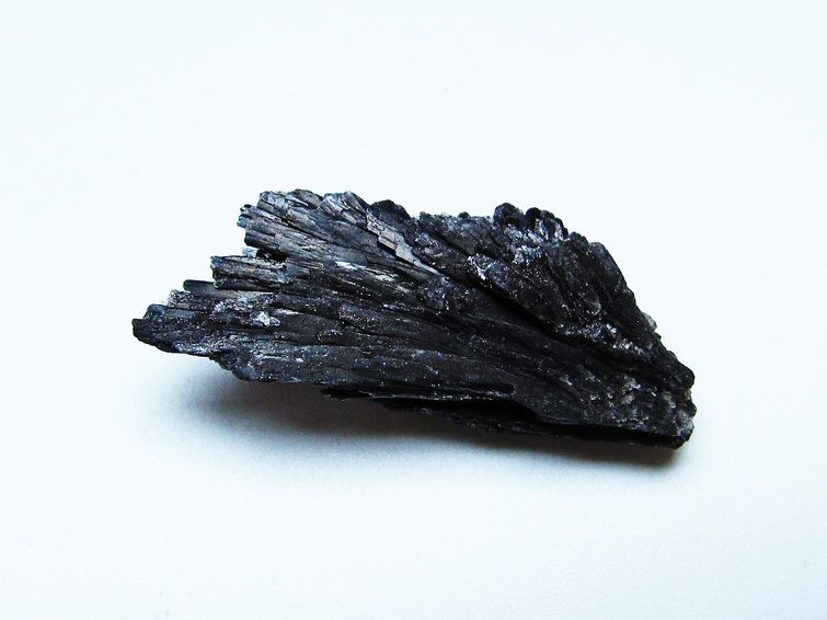 ブラック カイヤナイト 原石 一点物 171-7618