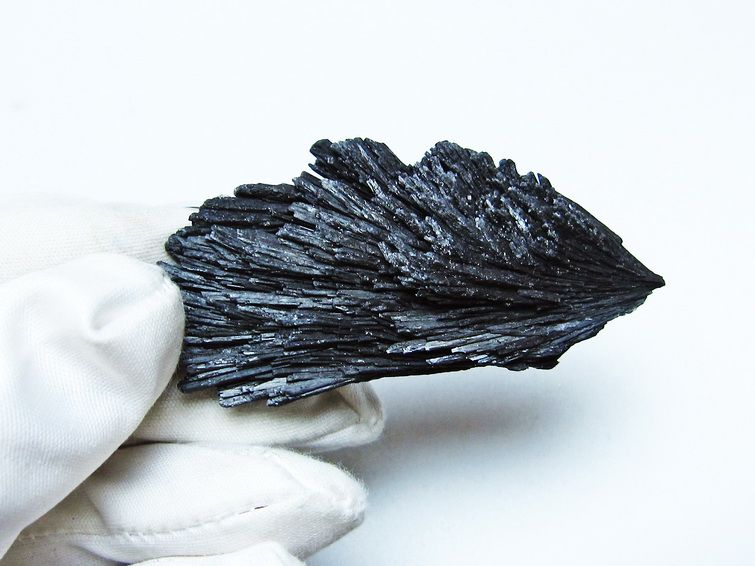 ブラック カイヤナイト 原石 一点物 171-7619