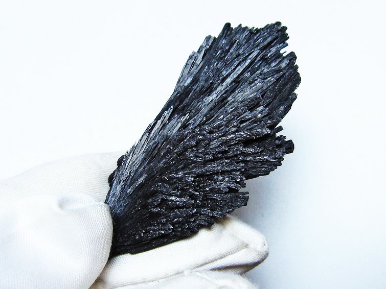 ブラック カイヤナイト 原石 一点物 171-7619