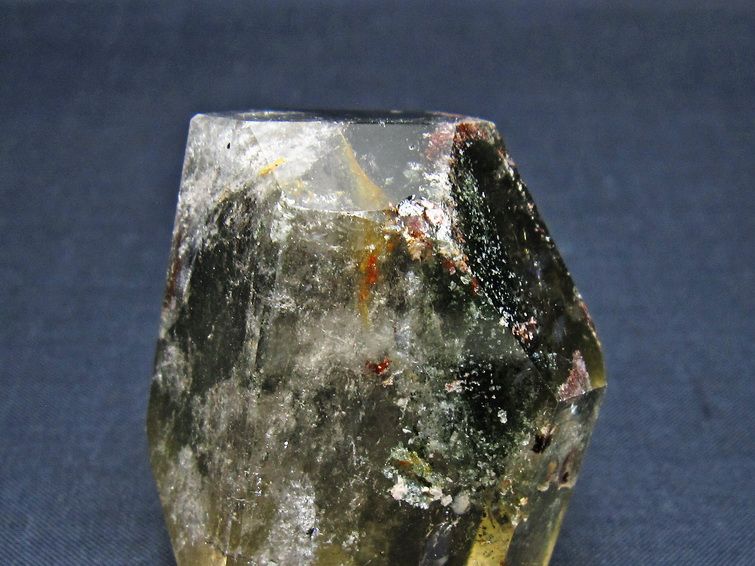 グリーンファントム 原石 虹入り ファントムクォーツ 一点物 171-7729
