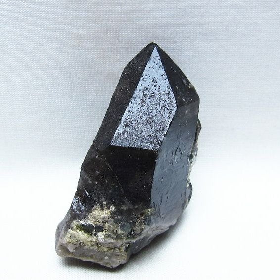 モリオン 黒水晶 原石 山東省産 一点物 171-9822