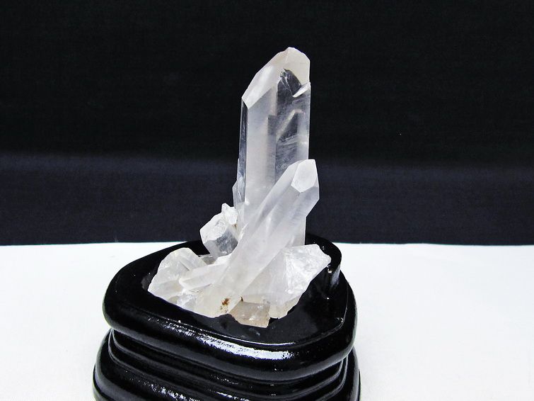 水晶 クラスター マダガスカル産 台座付属 水晶 原石 一点物 172-4319