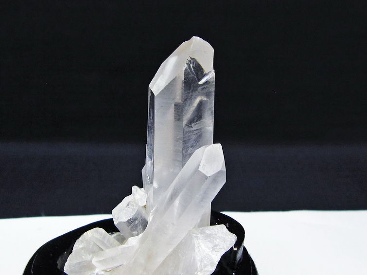 水晶 クラスター マダガスカル産 台座付属 水晶 原石 一点物 172-4319