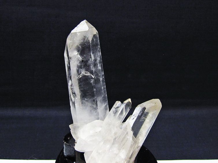 水晶 クラスター マダガスカル産 台座付属 水晶 原石 一点物 172-4332