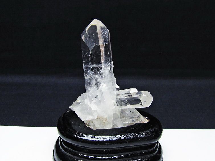 水晶 クラスター マダガスカル産 台座付属 水晶 原石 一点物 172-4342