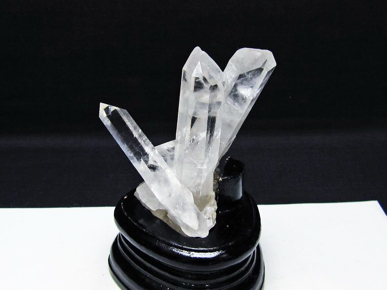 水晶 クラスター マダガスカル産 台座付属 水晶 原石 一点物 172-4351