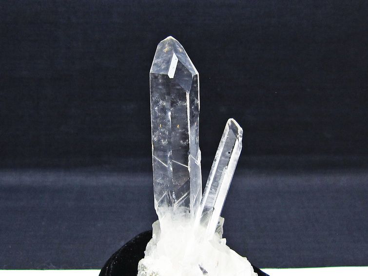 水晶 クラスター マダガスカル産 台座付属 水晶 原石 一点物 172-4352