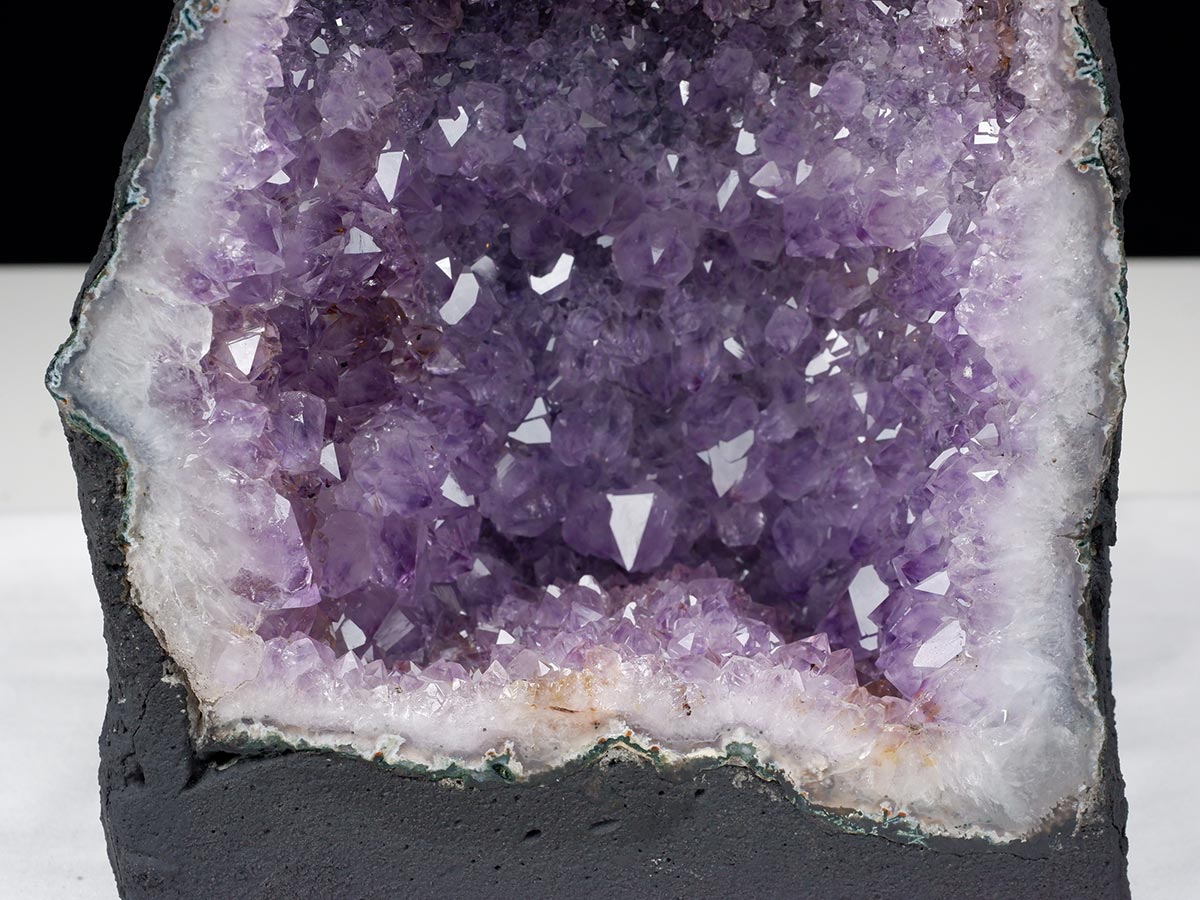 アメジストドーム 4.4Kg ブラジル産 ジオード カペーラ 一点物 174-2162