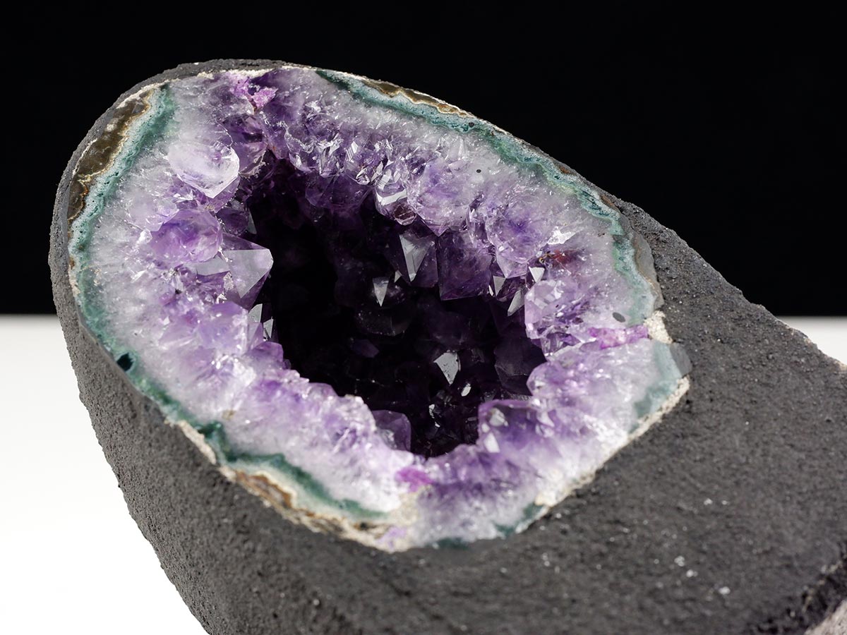 アメジストドーム 1.8Kg ウルグアイ産 ジオード カペーラ amethyst 一点物 174-2193