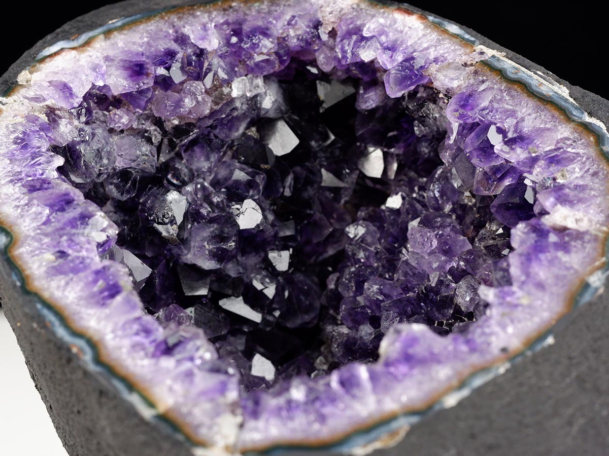 アメジストドーム 1.9Kg ウルグアイ産 ジオード カペーラ amethyst 一点物 174-2197