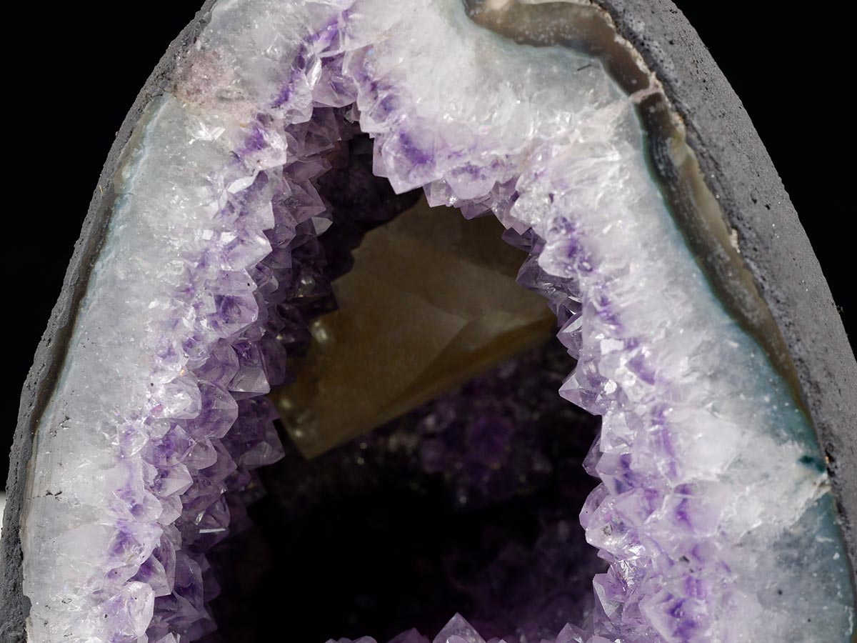 アメジストドーム 2.5Kg ウルグアイ産 ジオード カペーラ amethyst 一点物 174-2200