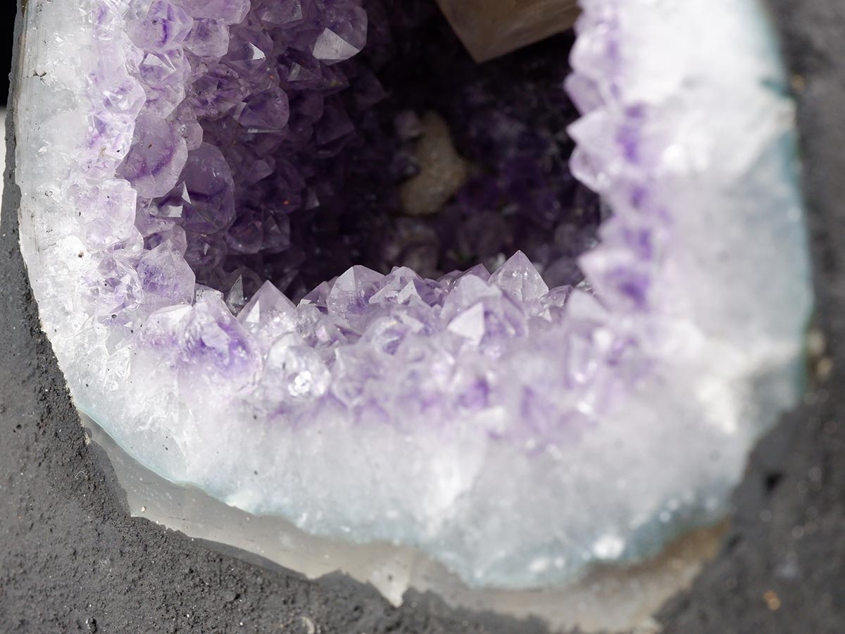 アメジストドーム 2.5Kg ウルグアイ産 ジオード カペーラ amethyst 一点物 174-2200