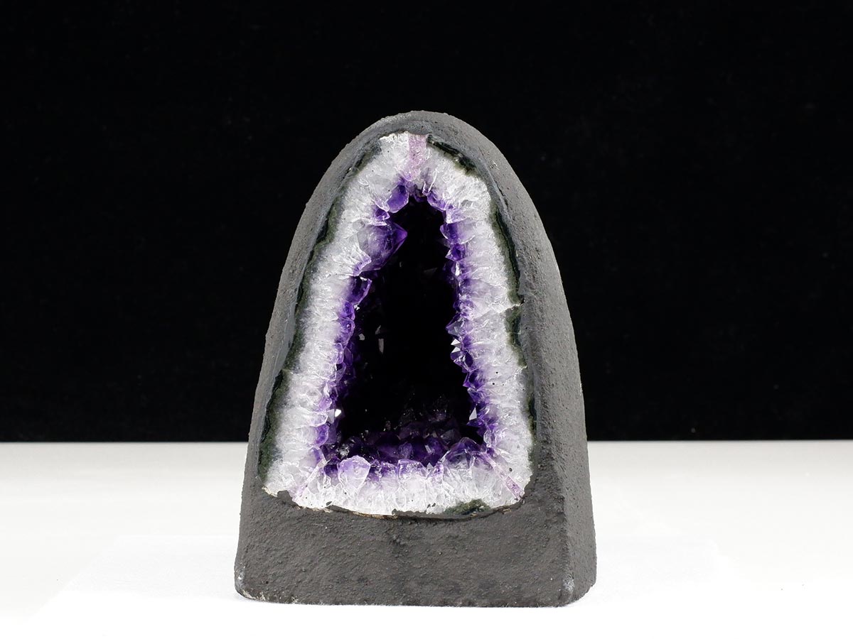 アメジストドーム 2Kg ウルグアイ産 アメジスト ドーム ジオード 原石 置物 カペーラ 一点物  174-2240