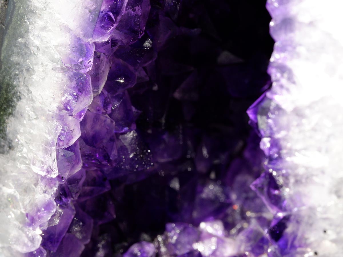 アメジストドーム 2Kg ウルグアイ産 アメジスト ドーム ジオード 原石 置物 カペーラ 一点物  174-2240