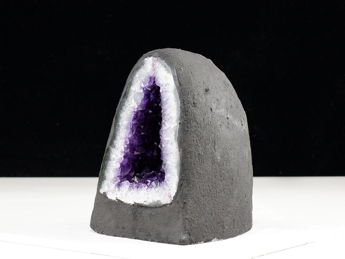 アメジストドーム 2Kg ウルグアイ産 アメジスト ドーム ジオード 原石 置物 カペーラ 一点物  174-2240