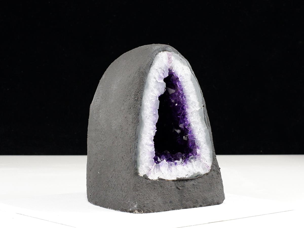 アメジストドーム 2Kg ウルグアイ産 アメジスト ドーム ジオード 原石 置物 カペーラ 一点物  174-2240