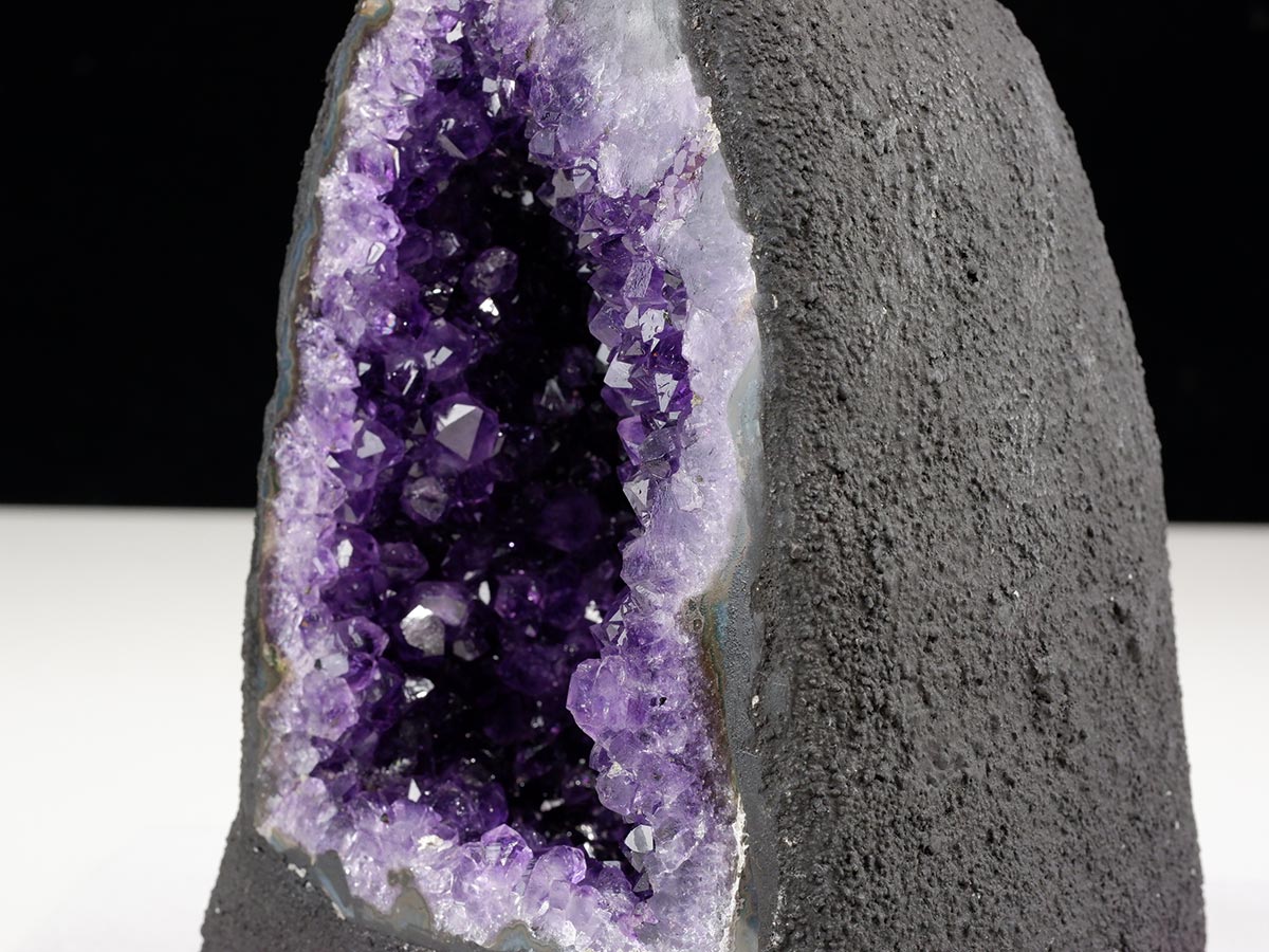 アメジストドーム 2.4Kg ウルグアイ産 アメジスト ドーム ジオード 原石 置物 カペーラ 一点物  174-2246