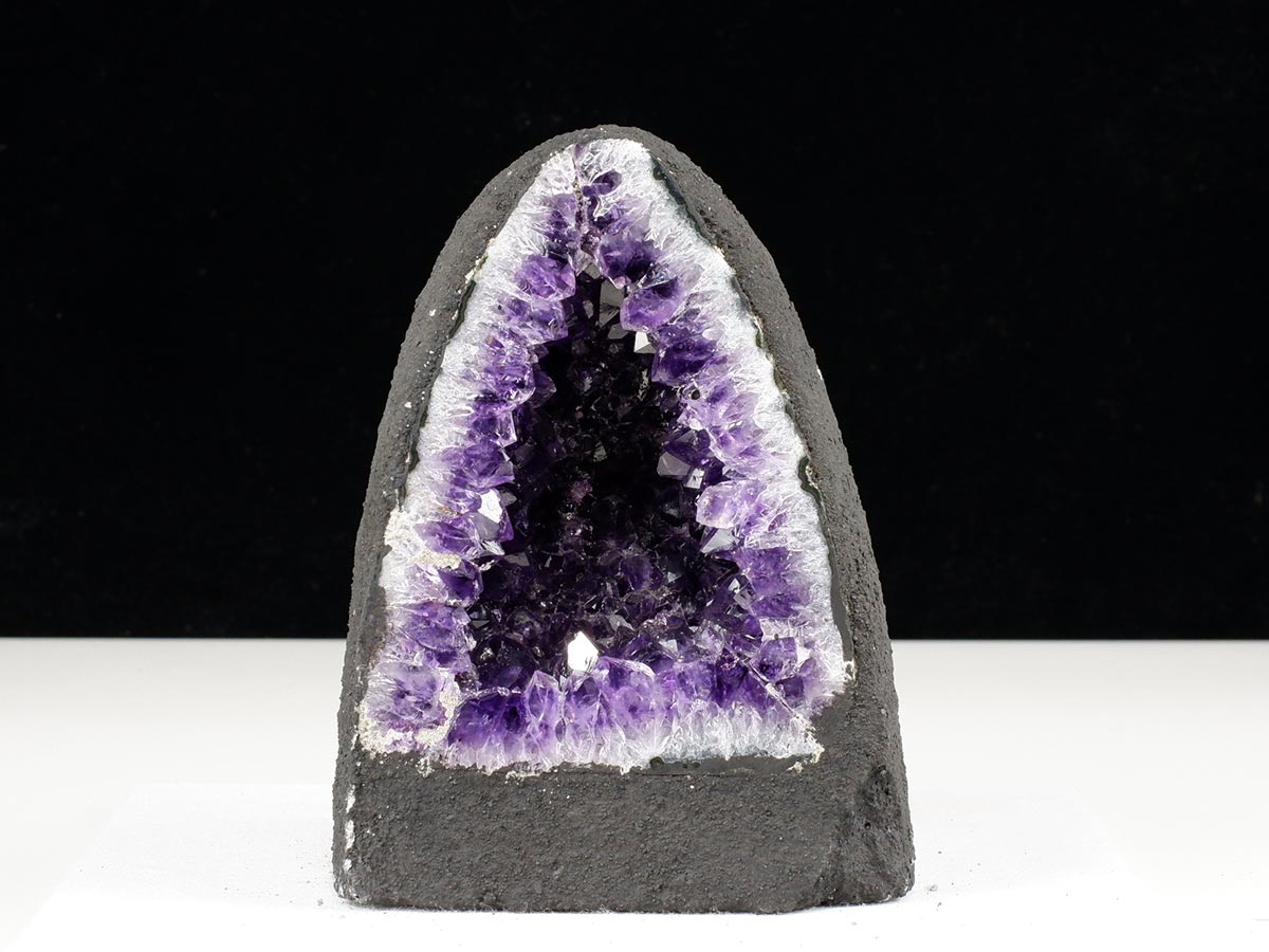 アメジストドーム 1.7Kg ウルグアイ産 アメジスト ドーム ジオード 原石 置物 カペーラ 一点物  174-2252