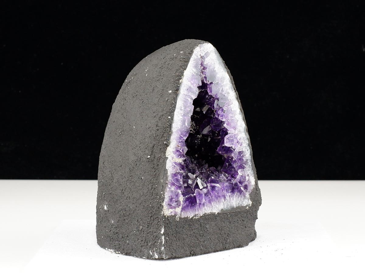 アメジストドーム 1.7Kg ウルグアイ産 アメジスト ドーム ジオード 原石 置物 カペーラ 一点物  174-2252