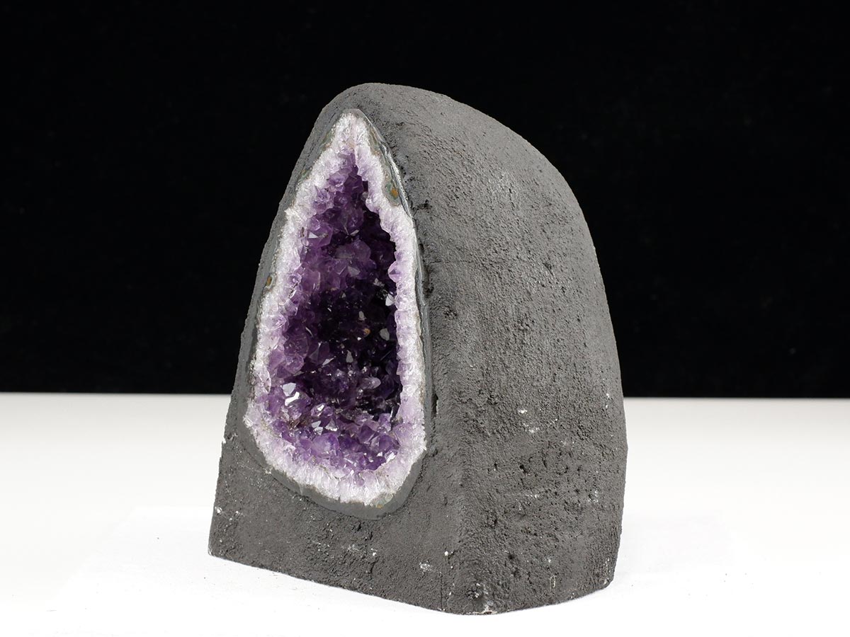 アメジストドーム 1.8Kg ウルグアイ産 アメジスト ドーム ジオード 原石 置物 カペーラ 一点物  174-2262