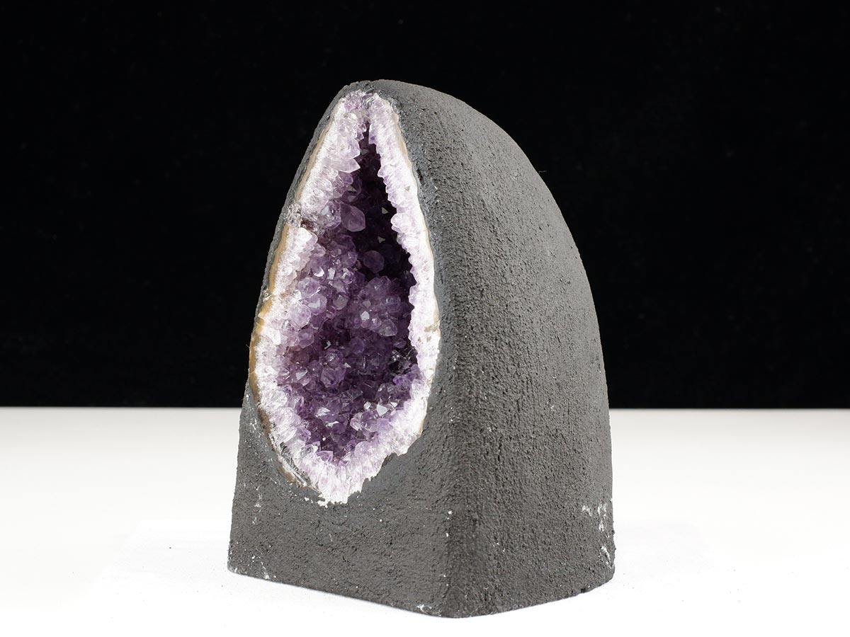 アメジストドーム 2Kg ウルグアイ産 アメジスト ドーム ジオード 原石 置物 カペーラ 一点物  174-2265[sold out]