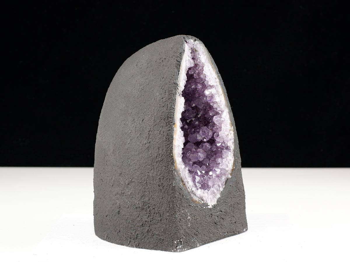 アメジストドーム 2Kg ウルグアイ産 アメジスト ドーム ジオード 原石 置物 カペーラ 一点物  174-2265[sold out]