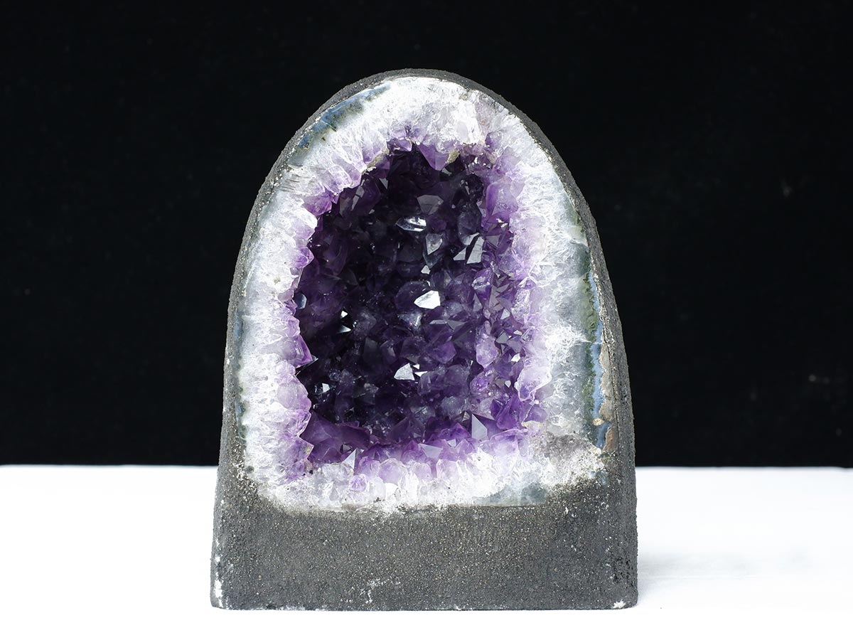 アメジストドーム 2.7Kg ウルグアイ産 アメジスト ドーム 原石 ジオード カペーラ 一点物  174-2306 【sold out】