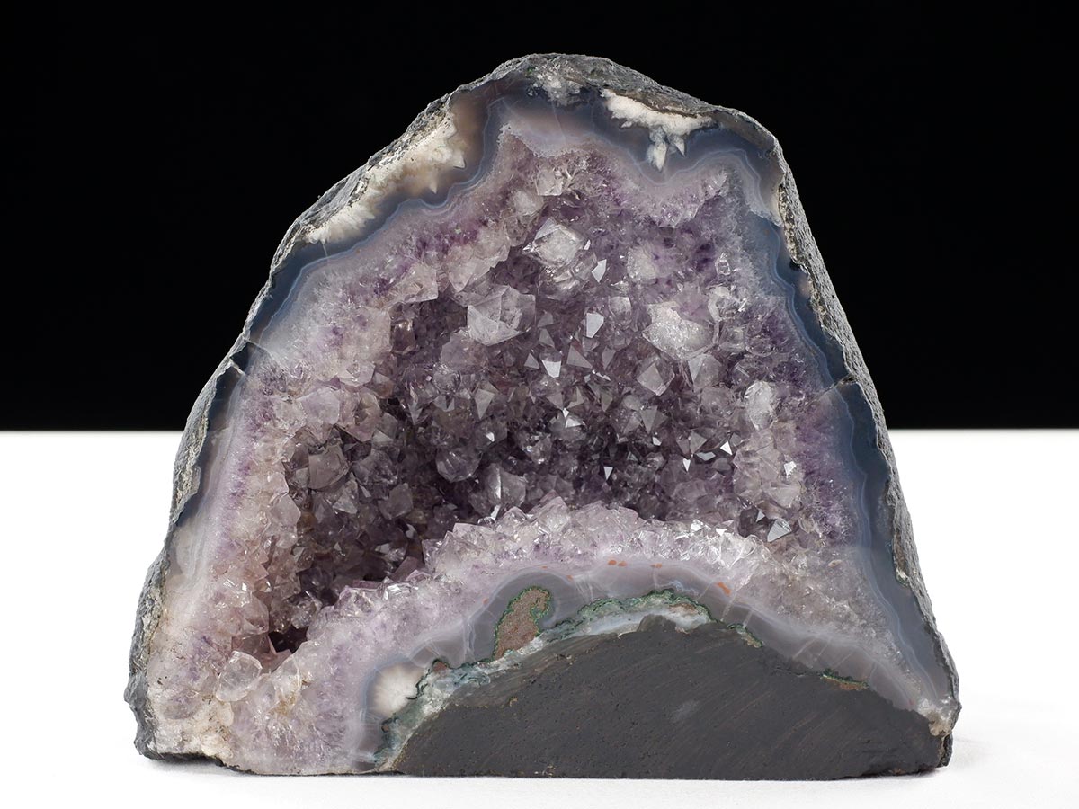 アメジストドーム 2.2kg ブラジル産 amethyst アメジスト ドーム 原石 ジオード 置物 一点物 174-2472