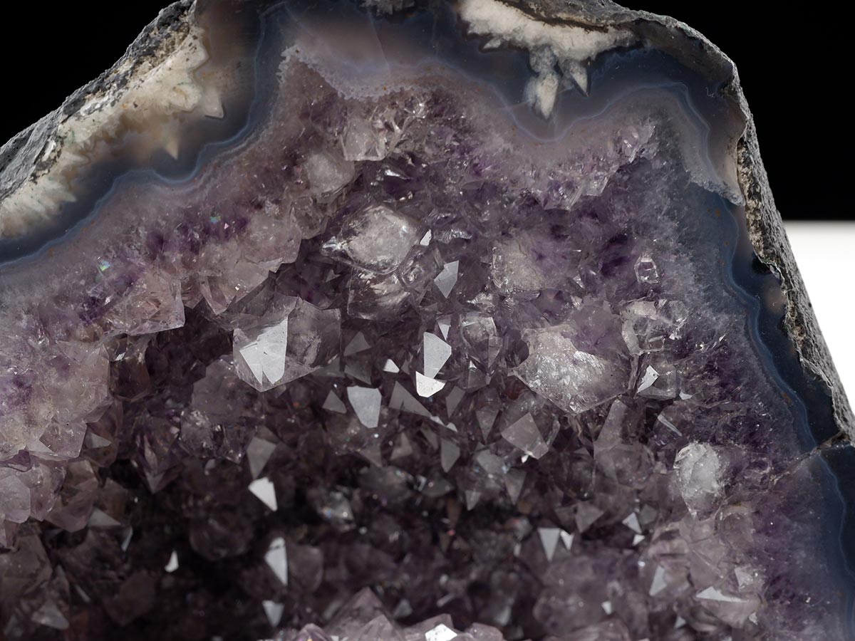 アメジストドーム 2.2kg ブラジル産 amethyst アメジスト ドーム 原石 ジオード 置物 一点物 174-2472