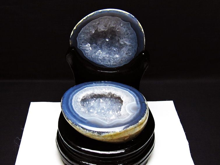 1.2Kg トレジャーメノウ アゲート 台座付属 原石 置物 一点物 175-1458