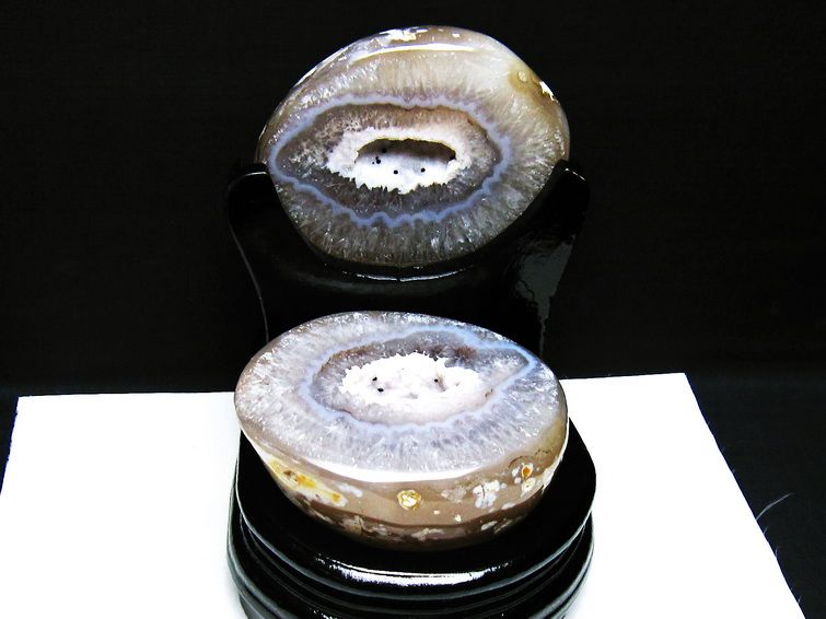 1.4Kg トレジャーメノウ アゲート ジオード 台座付属 一点物 175-1513