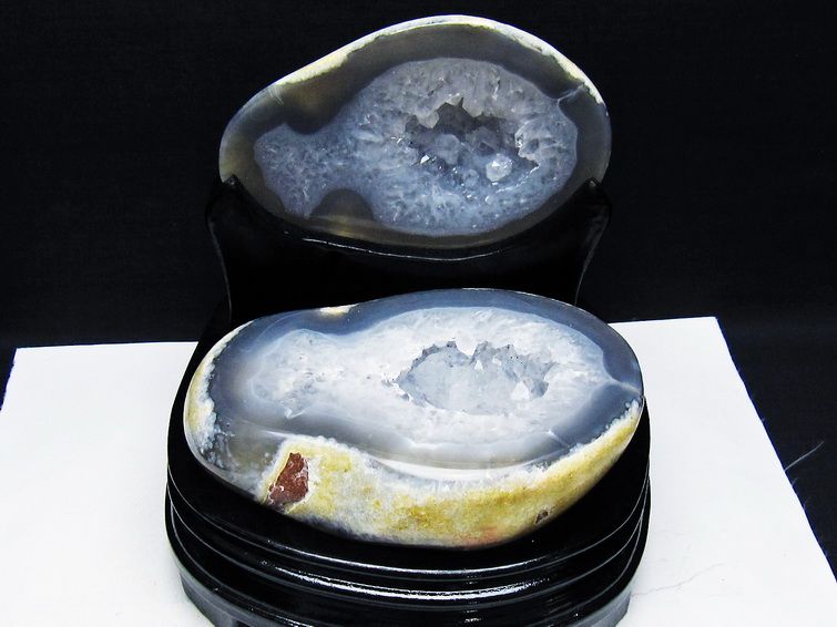 1.3Kg トレジャーメノウ アゲート ジオード 台座付属 一点物 175-1548