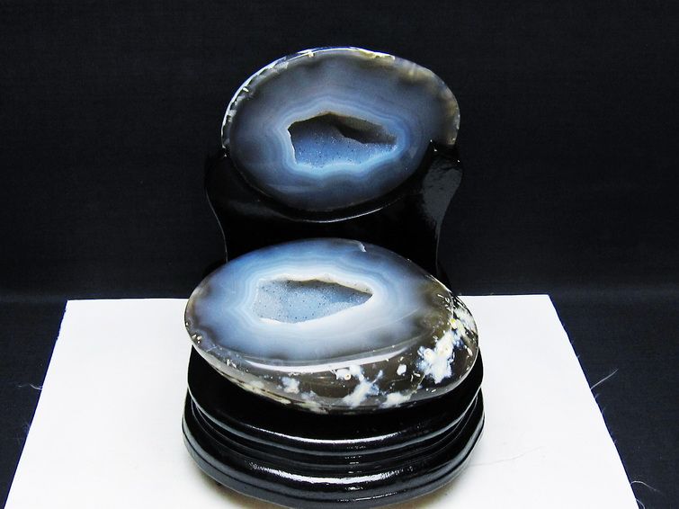 1.3Kg トレジャーメノウ アゲート ジオード 台座付属 一点物 175-1549