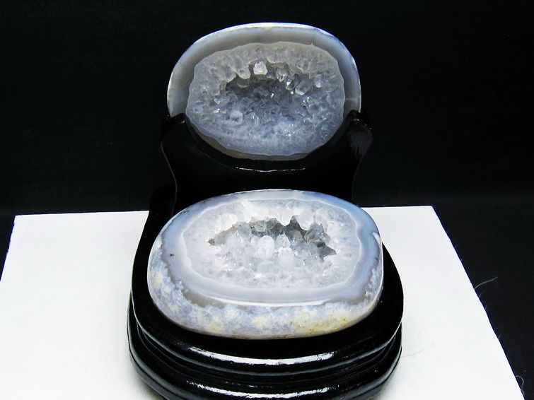 1Kg トレジャーメノウ アゲート ジオード 台座付属 一点物 175-1598