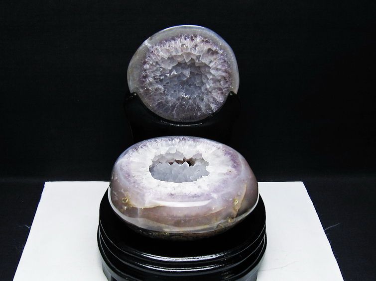 1.9Kg トレジャーアメジスト ジオード 台座付属 一点物 175-1600