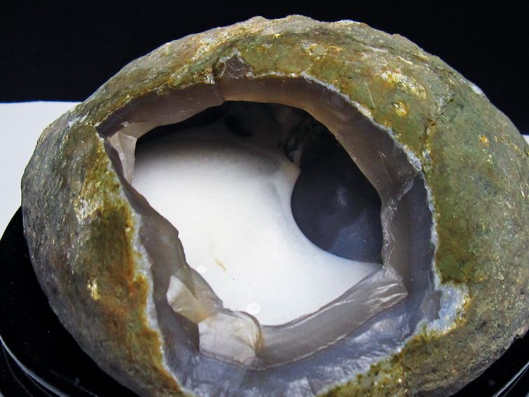 1.4Kg アゲート ジオード 原石 置物 台座付属 瑪瑙 メノウ 晶洞 一点物 181-4151 【sold out】