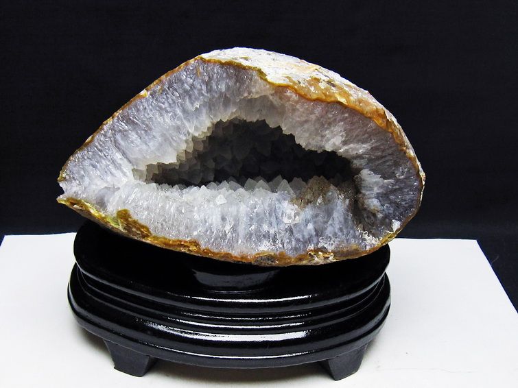 1.9Kg アゲート ジオード 原石 置物 台座付属 瑪瑙 メノウ 晶洞 一点物 181-4165