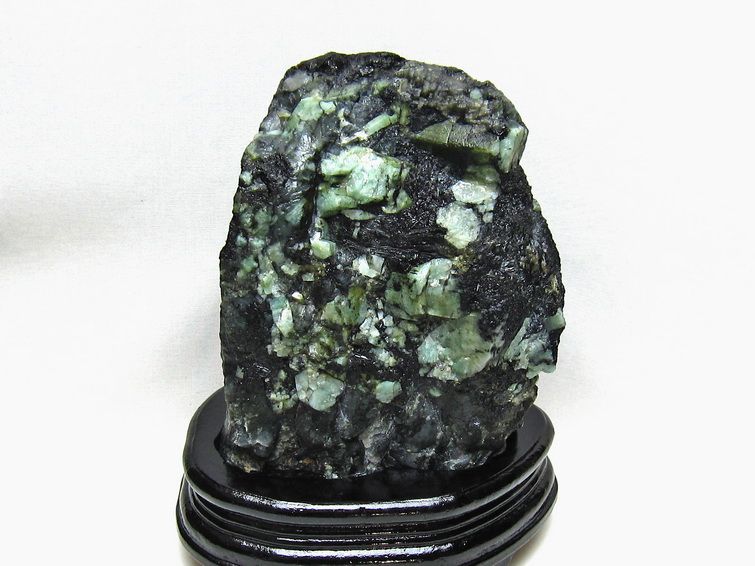 1.9Kg エメラルド 原石 台座付属 一点物 181-4687