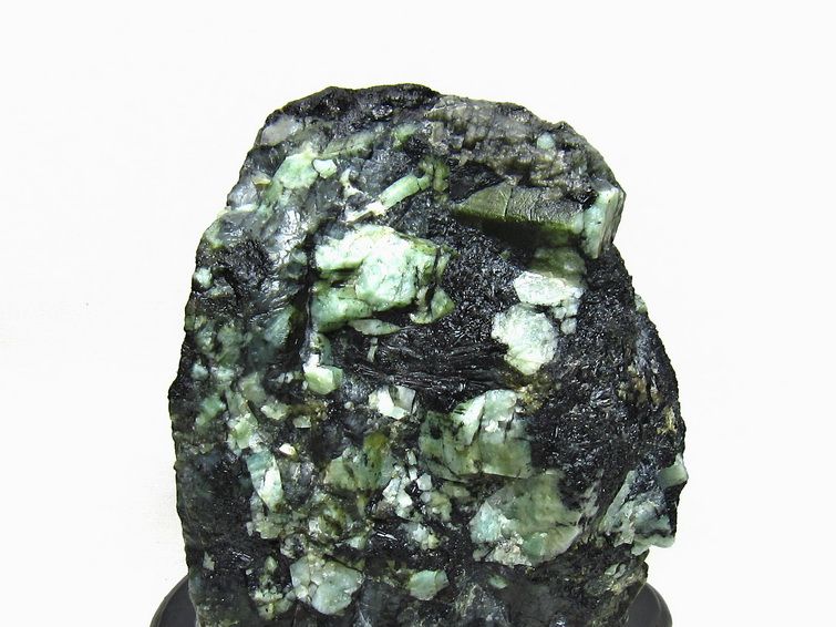 1.9Kg エメラルド 原石 台座付属 一点物 181-4687