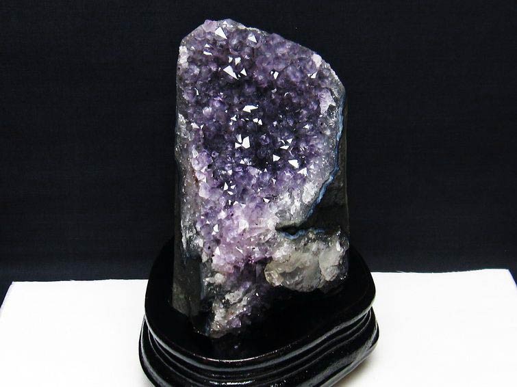 1.5Kg アメジスト クラスター ウルグアイ産 紫水晶 アメシスト 原石 amethyst 台座付属 カルサイト付き 一点物  182-6105