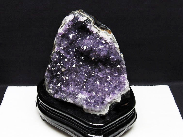 1.9Kg アメジスト クラスター ウルグアイ産 アメジスト 原石 amethyst 台座付属 花型 一点物  182-6437