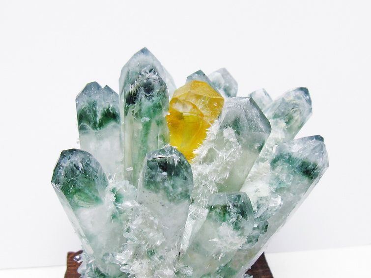 緑水晶 クラスター 原石 台座付属 一点物 182-7394