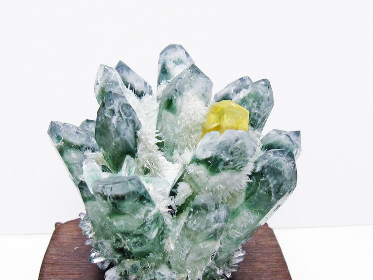 緑水晶 クラスター 原石 台座付属 一点物 182-7480