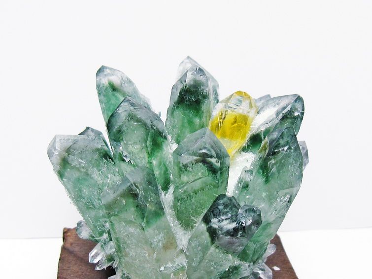 緑水晶 クラスター 原石 台座付属 一点物  182-7504