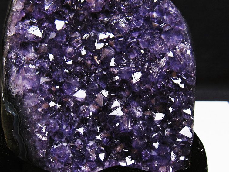 アメジストクラスター ウルグアイ産 台座付属 182-7934 – 天然石