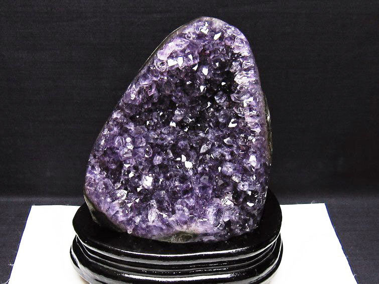 アメジストクラスター 1.3Kg ウルグアイ産 台座付属 182-7988 – 天然石